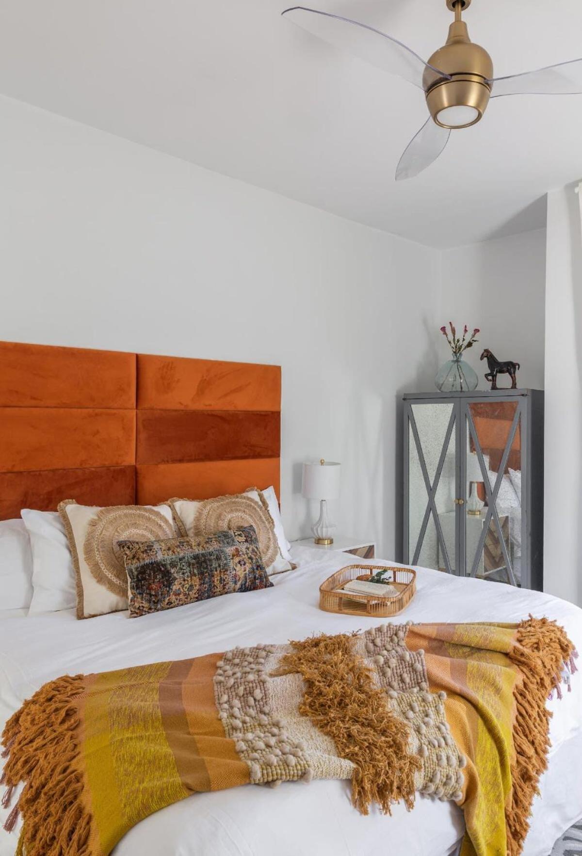 Lace And Leather Apartment *
