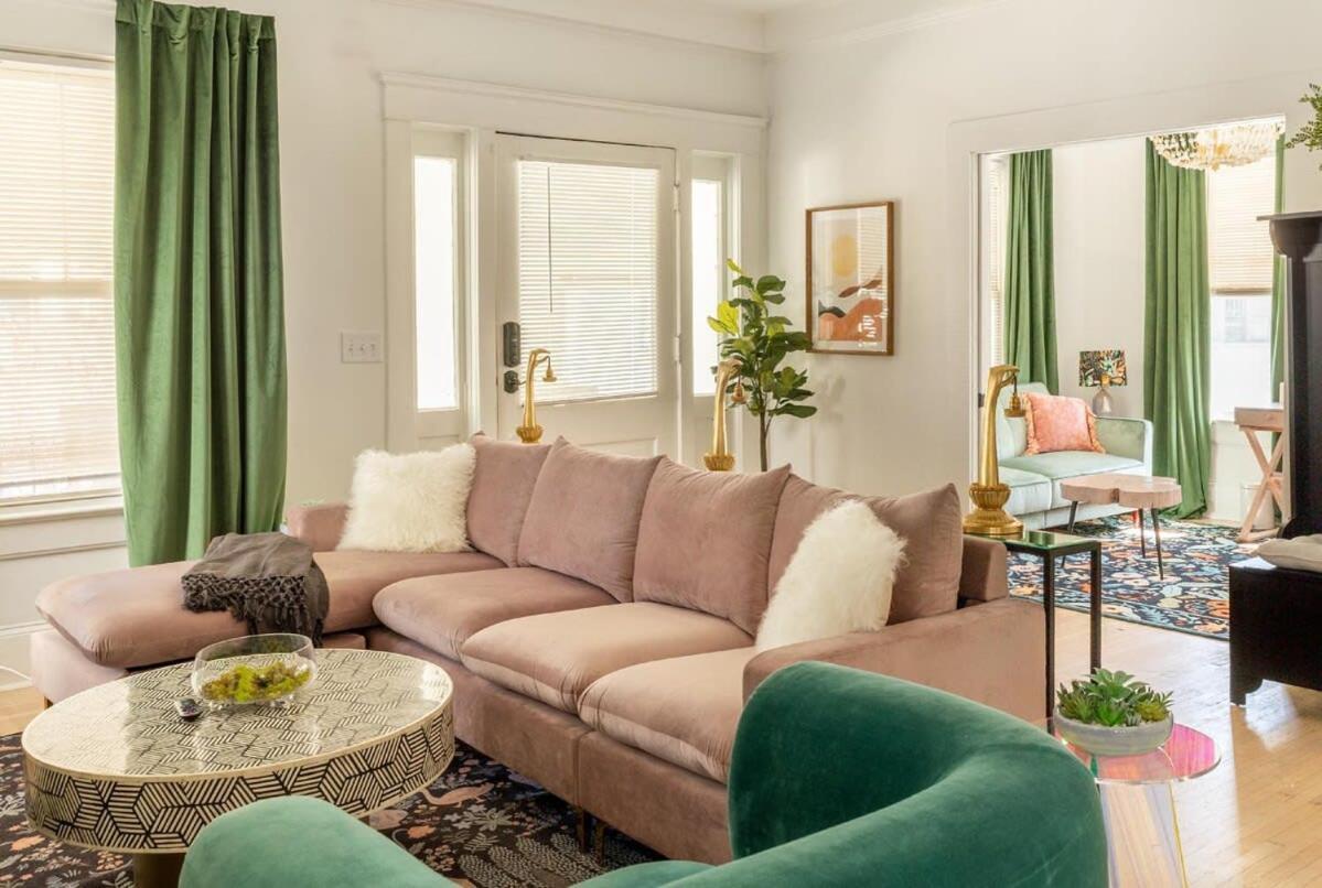 Ice Cream Shop Apartment *