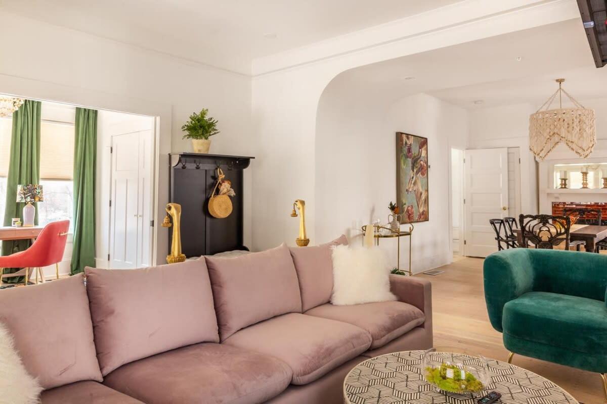 Ice Cream Shop Apartment *