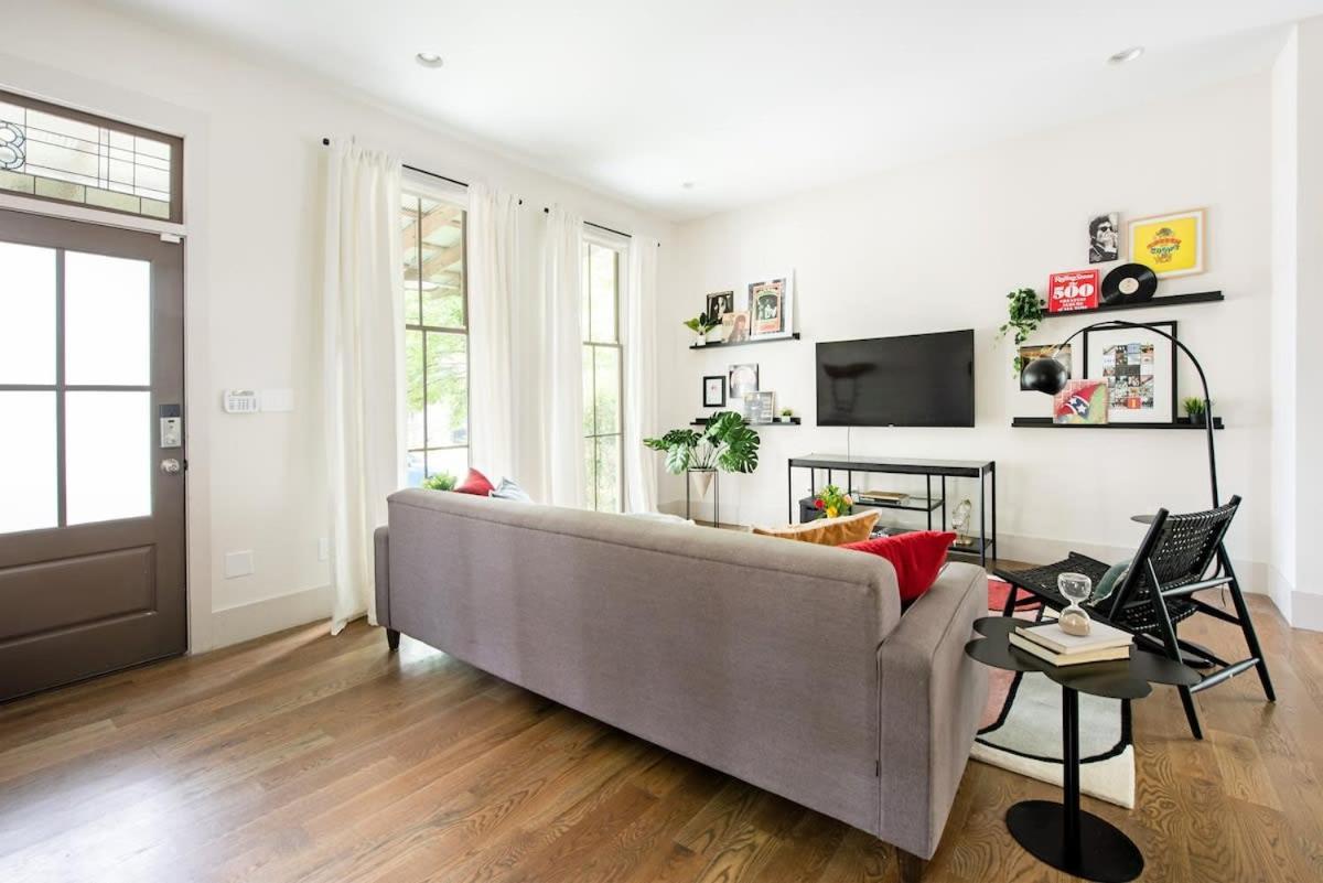 Velvet Vinyl Holiday home *