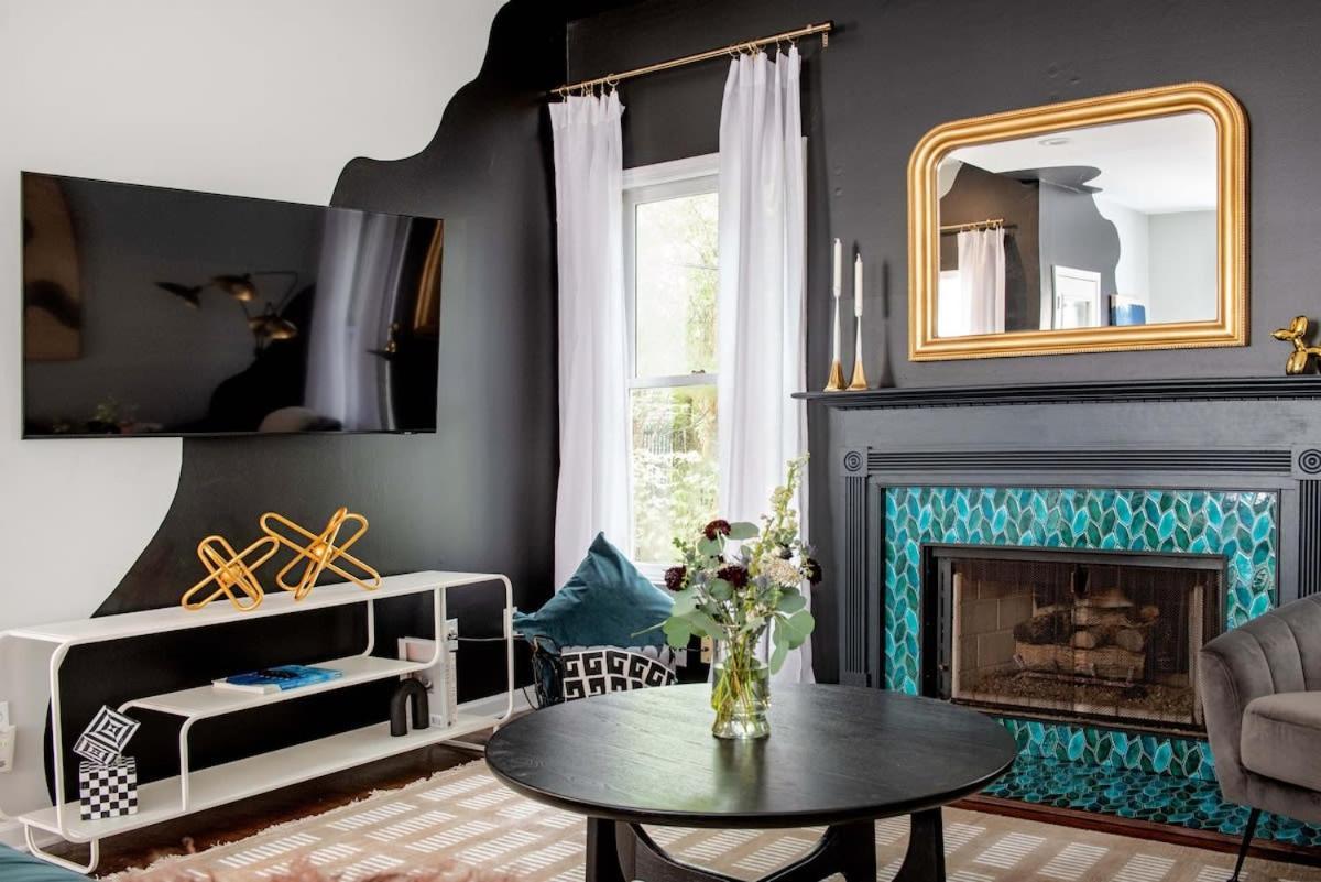Paint It Black Holiday home