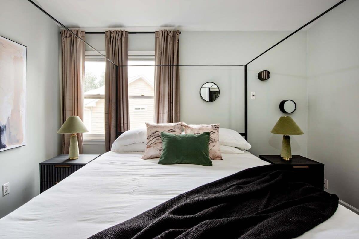 Paint It Black Holiday home *