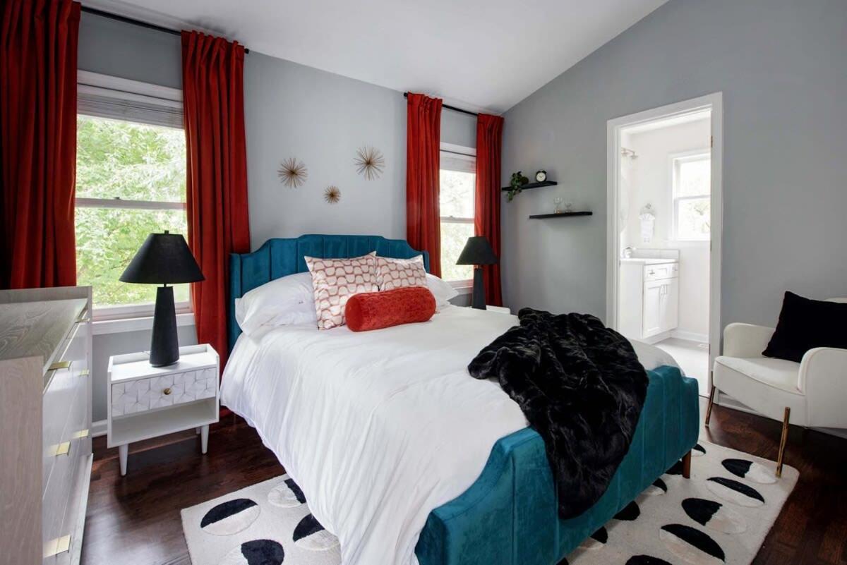 Paint It Black Holiday home