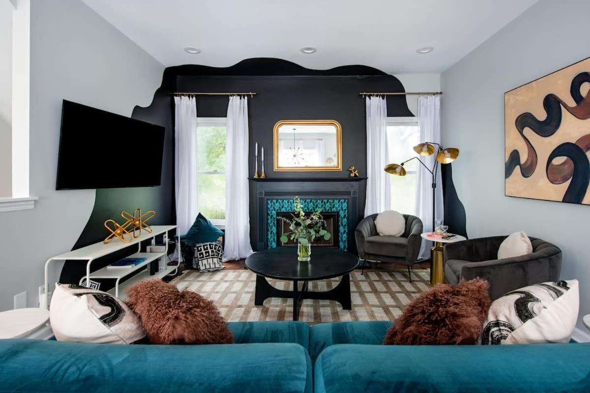 Paint It Black Holiday home *