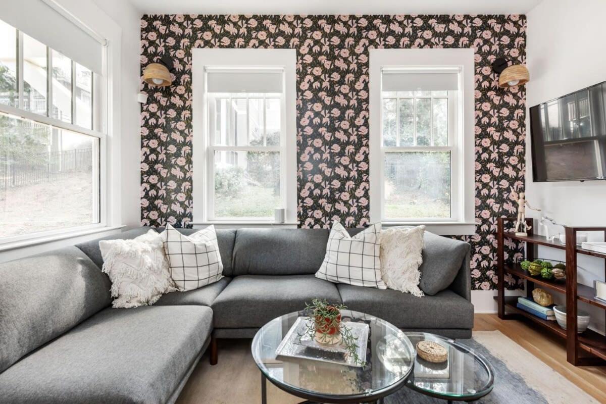 Full Bloom Apartment *