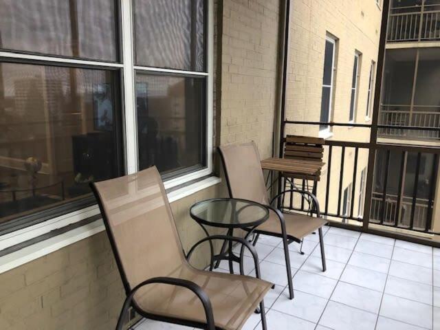 Holiday home Center Downtown! King Bed! Private Balcony! Pt8i