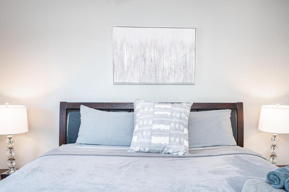 Downtown! King Bed! Paid Onsite Parking! Lm2102