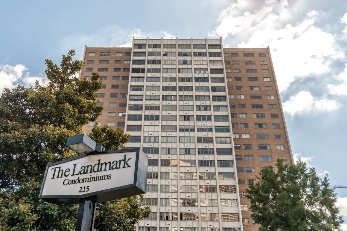 Downtown! King Bed! Paid Onsite Parking! Lm2102