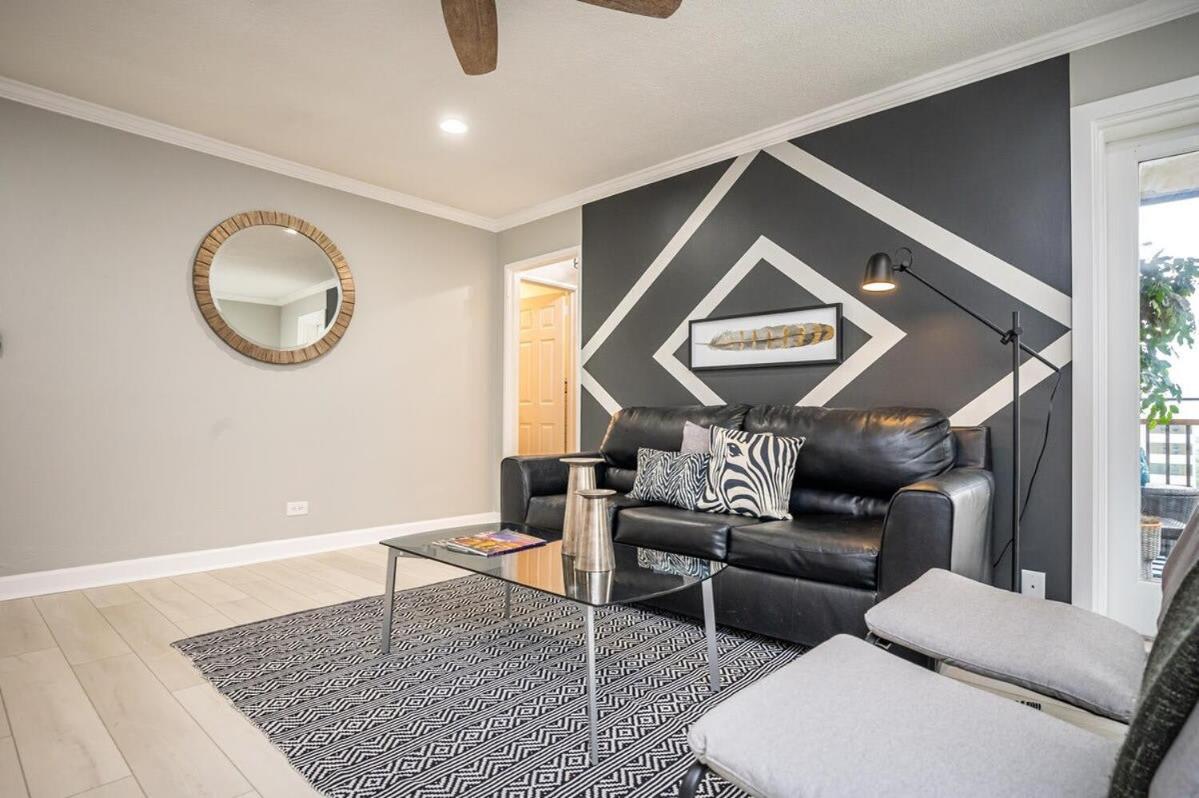 Holiday home Downtown! 24h Concierge! Private Balcony! 11k *