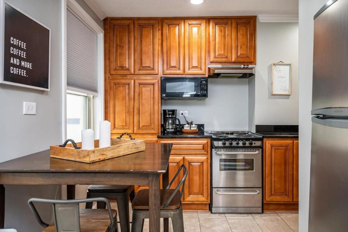 Downtown! 24h Concierge! Private Balcony! 11k Atlanta