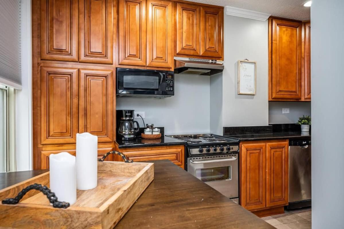 Holiday home Downtown! 24h Concierge! Private Balcony! 11k *