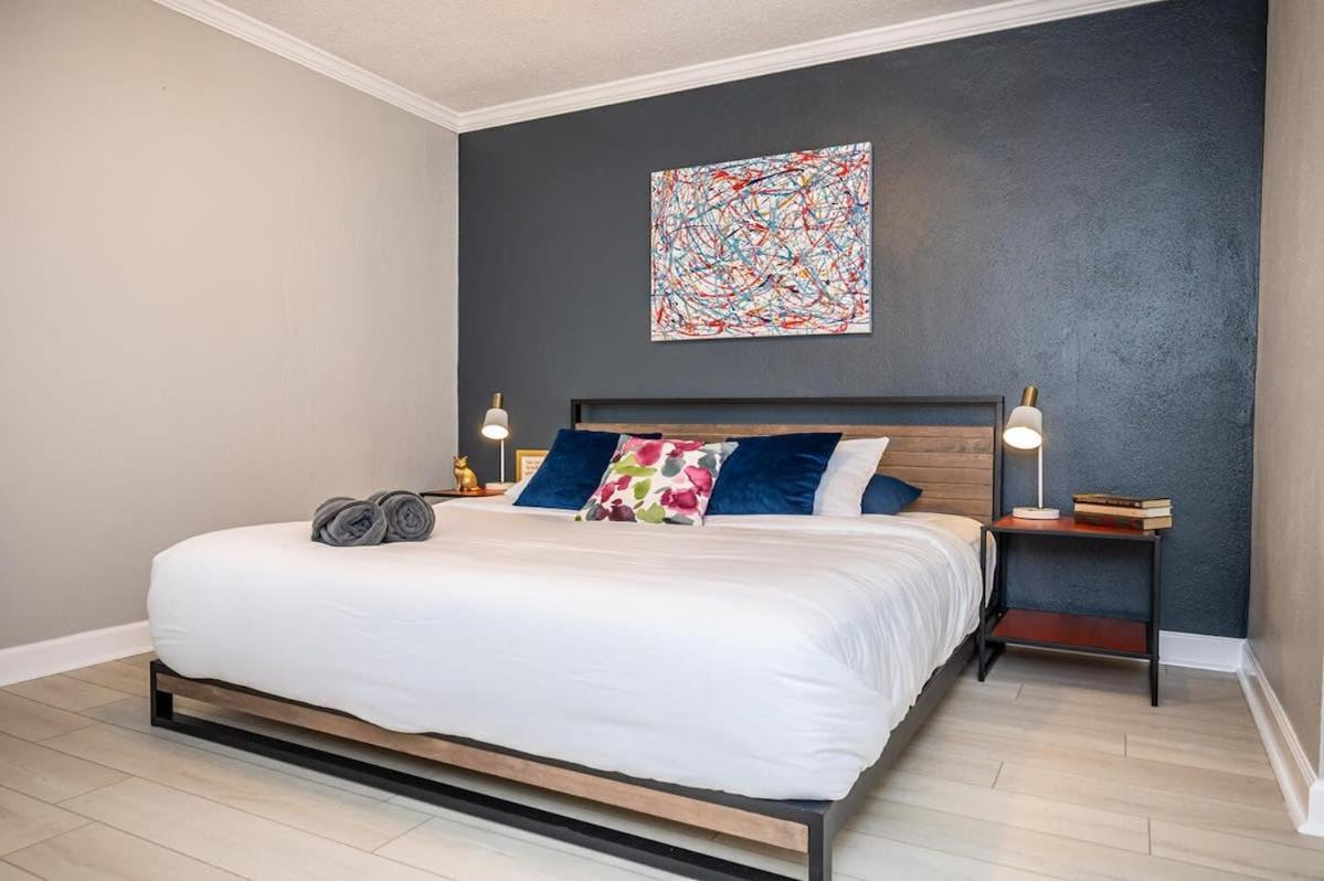 Holiday home Downtown! 24h Concierge! Private Balcony! 11k