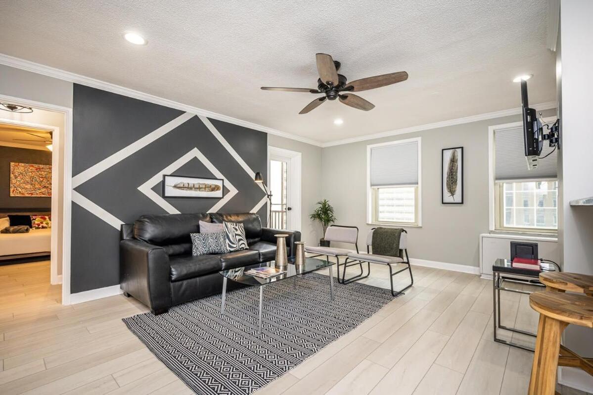 Downtown! 24h Concierge! Private Balcony! 11k Atlanta