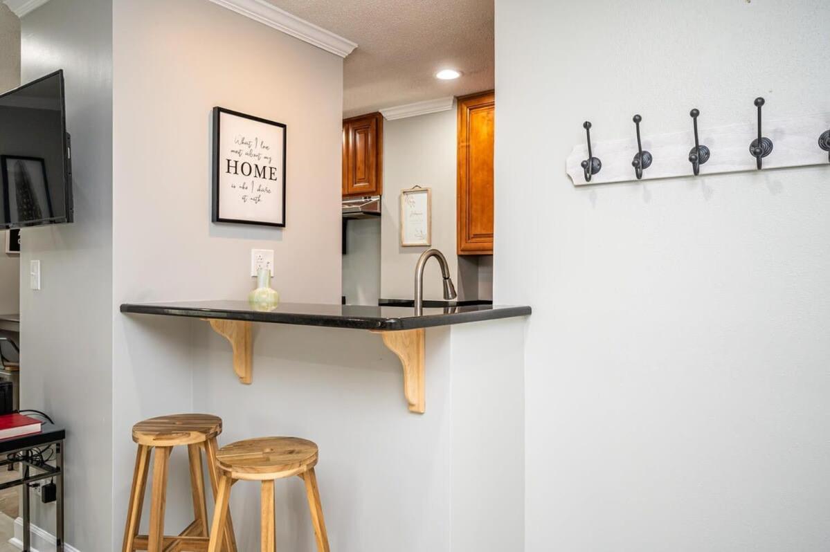 Holiday home Downtown! 24h Concierge! Private Balcony! 11k