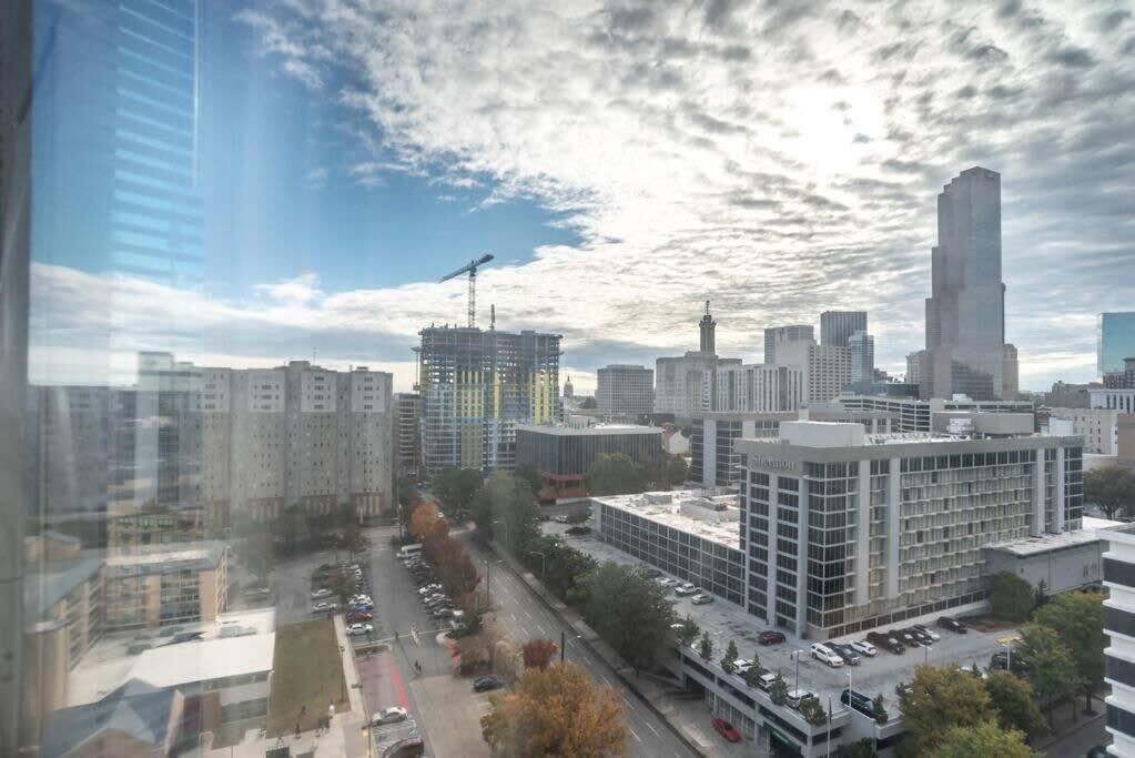 Downtown 18th Fl! View& Onsite Parking Lm1807