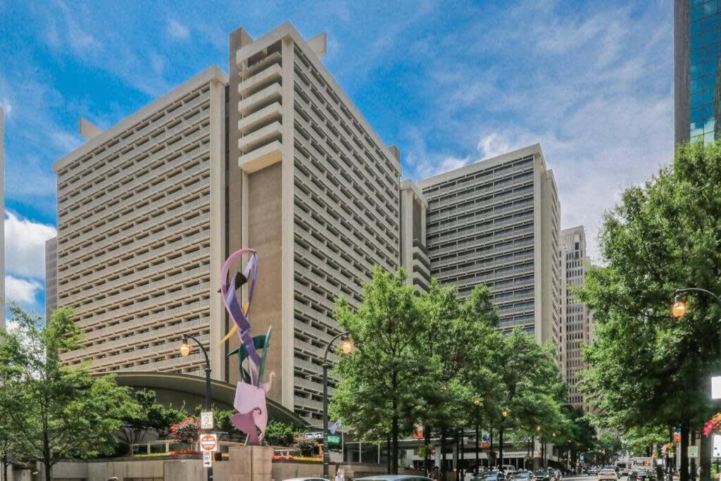 Holiday home Downtown! Stunning City View Onsite Parking Lm1102
