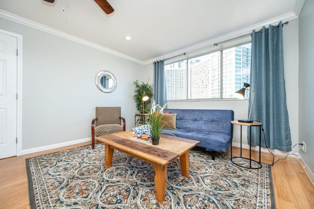Holiday home Downtown! Stunning City View Onsite Parking Lm1102 *