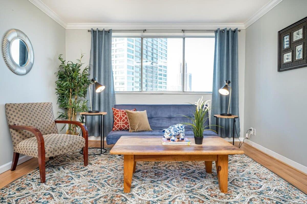 Downtown! Stunning City View Onsite Parking Lm1102