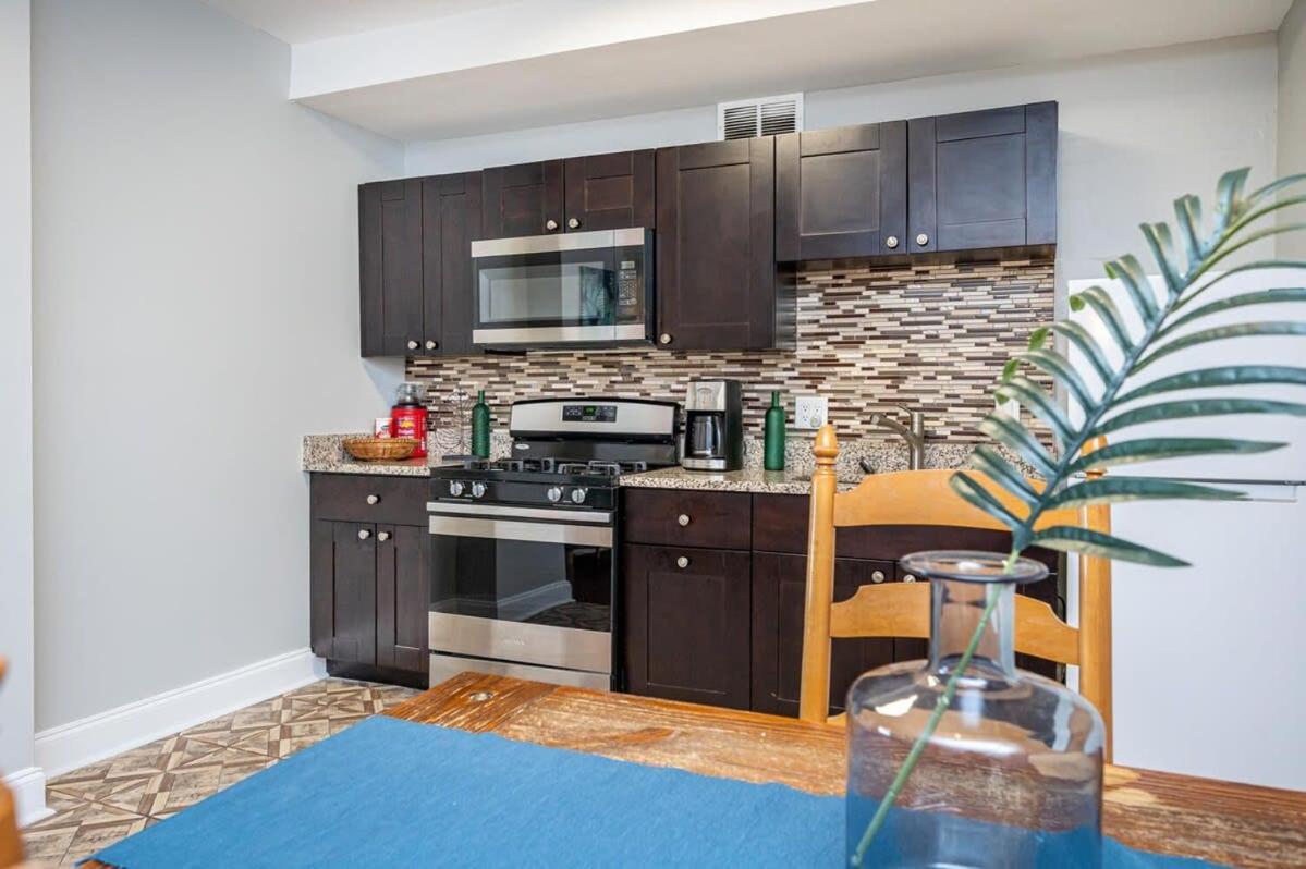 Downtown ! King Bed 24 Concierge! Onsite Parking Lm903