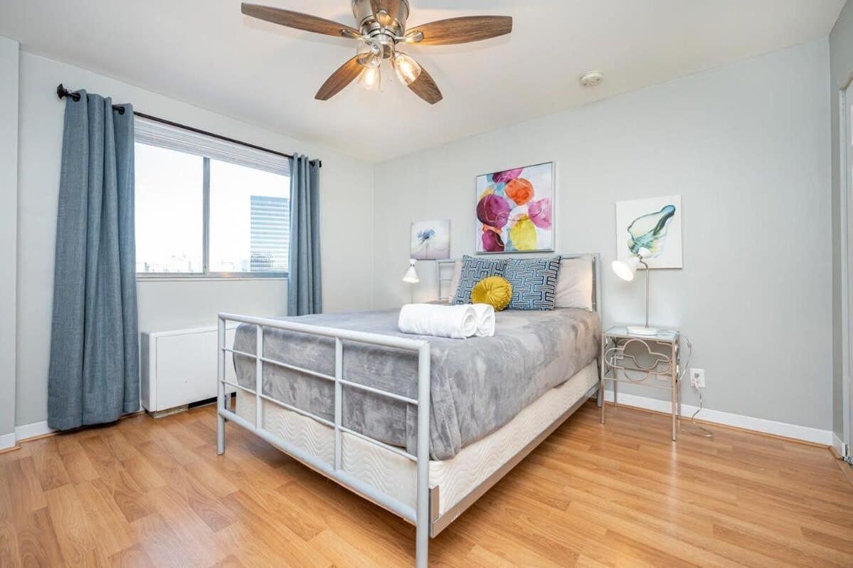 Holiday home Downtown! Stunning City View Onsite Parking Lm1102 *