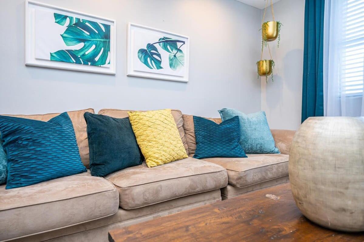 Downtown ! King Bed 24 Concierge! Onsite Parking Lm903