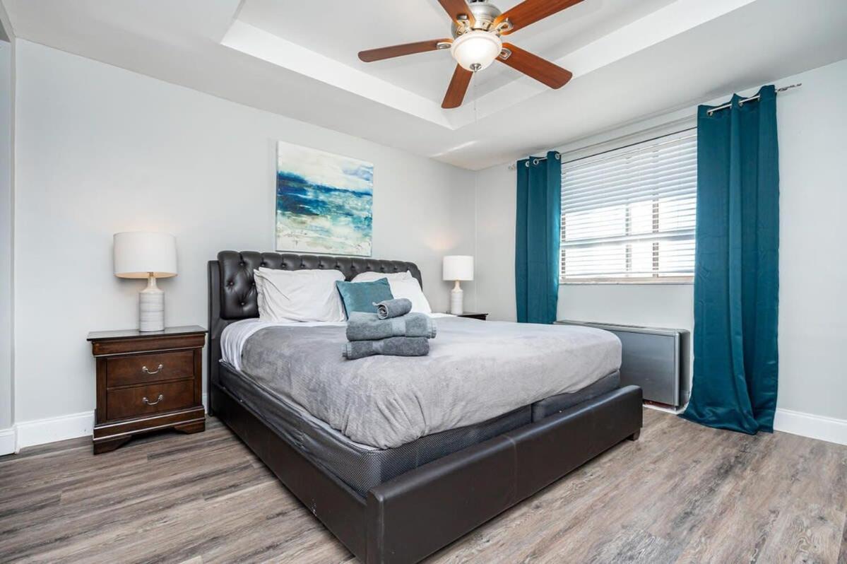 Apartment Downtown ! King Bed 24 Concierge! Onsite Parking Lm903 *