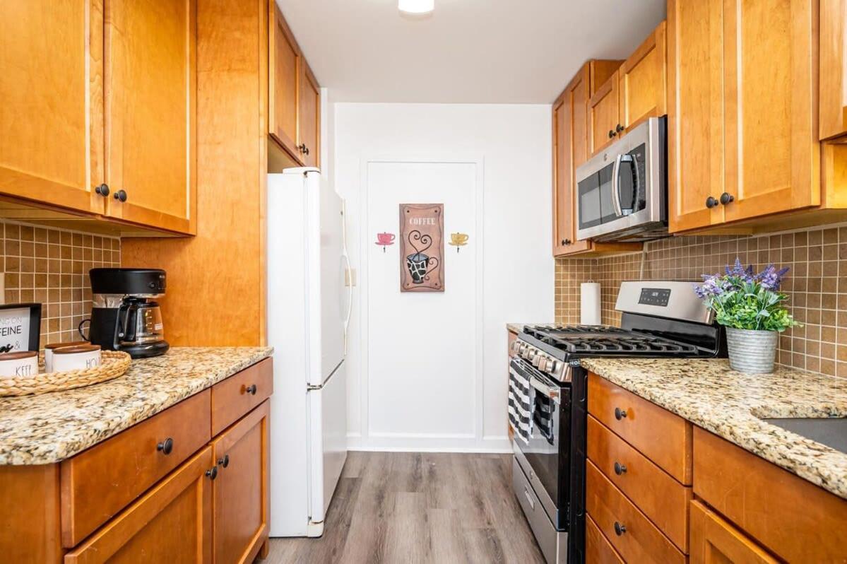 Holiday home Downtown! 5 Beds! Onsite Parking! View! New Renovated! Lm1806 *