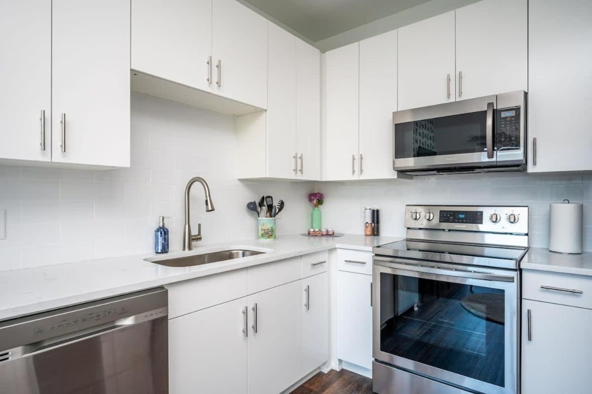 Luxe 1br W Balcony In Downtown 542blvd