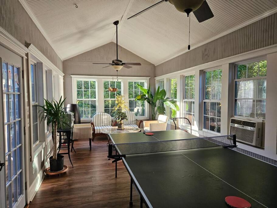 Holiday home Sleeps16, Spacious, Comfortable Close To Downtown, Beltline, And Walk To Restaurants Atlanta