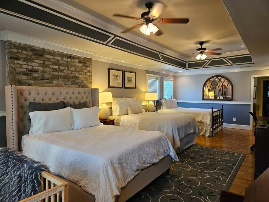 Holiday home Sleeps16, Spacious, Comfortable Close To Downtown, Beltline, And Walk To Restaurants Atlanta