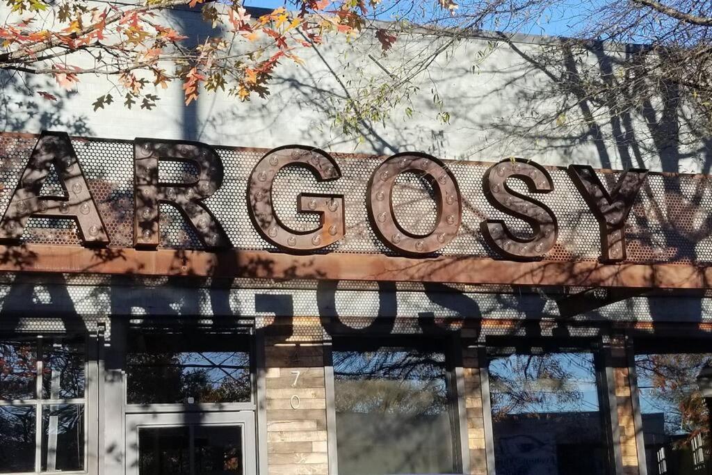 Sleeps16, Spacious, Comfortable Close To Downtown, Beltline, And Walk To Restaurants