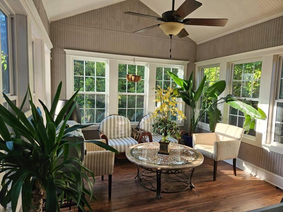 Holiday home Sleeps16, Spacious, Comfortable Close To Downtown, Beltline, And Walk To Restaurants Atlanta
