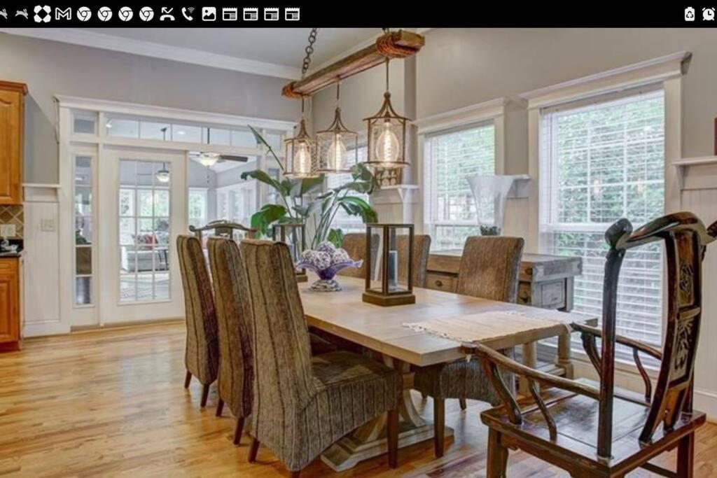Holiday home Sleeps16, Spacious, Comfortable Close To Downtown, Beltline, And Walk To Restaurants