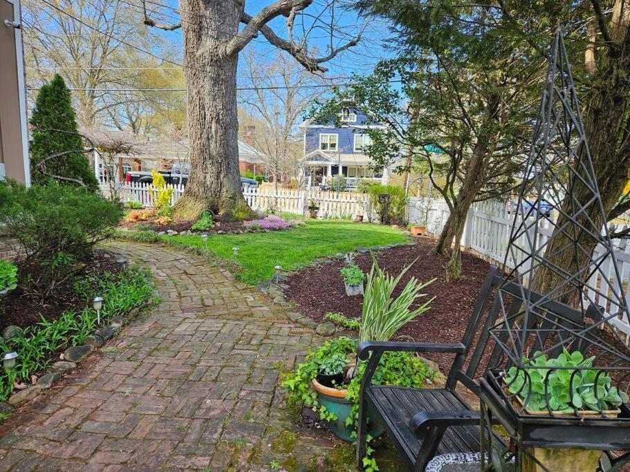 Holiday home Sleeps16, Spacious, Comfortable Close To Downtown, Beltline, And Walk To Restaurants *