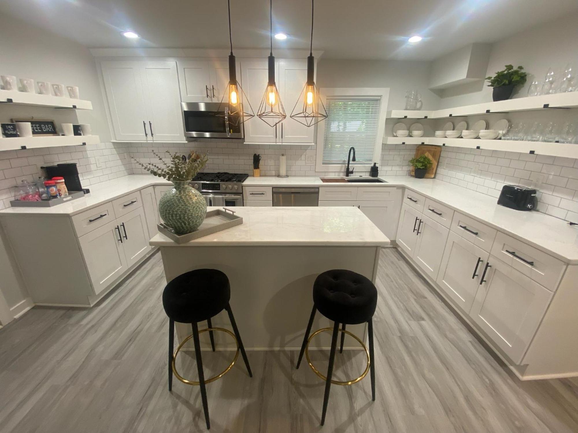 East Point - Spacious 5br Retreat!