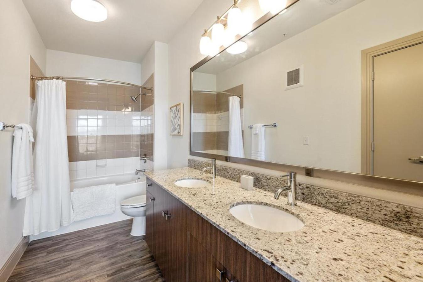 Landing At The Eddy At Riverview - 2 Bedrooms In West End Apartment *