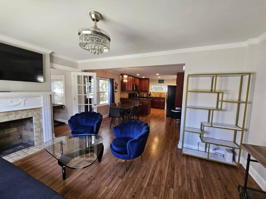 Gorgeous 2br With Private Backyard *