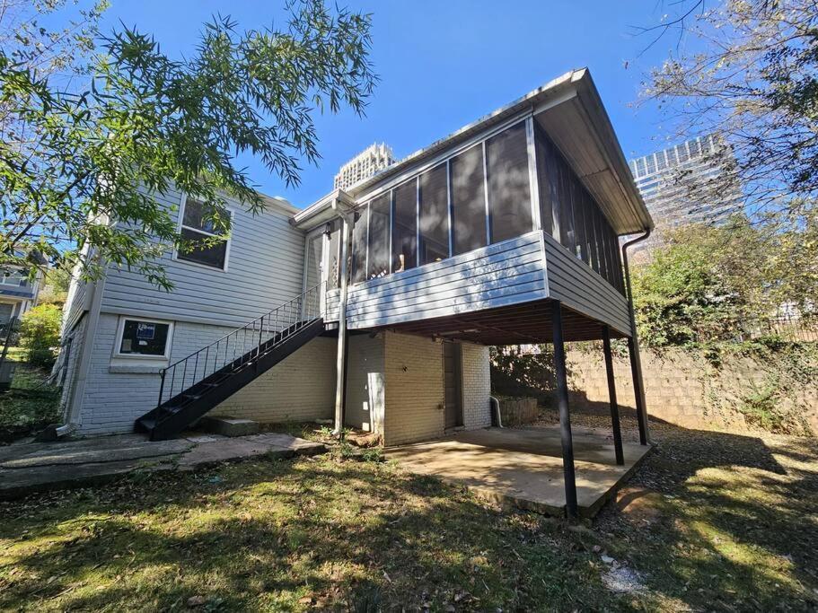 Gorgeous 2br With Private Backyard Atlanta