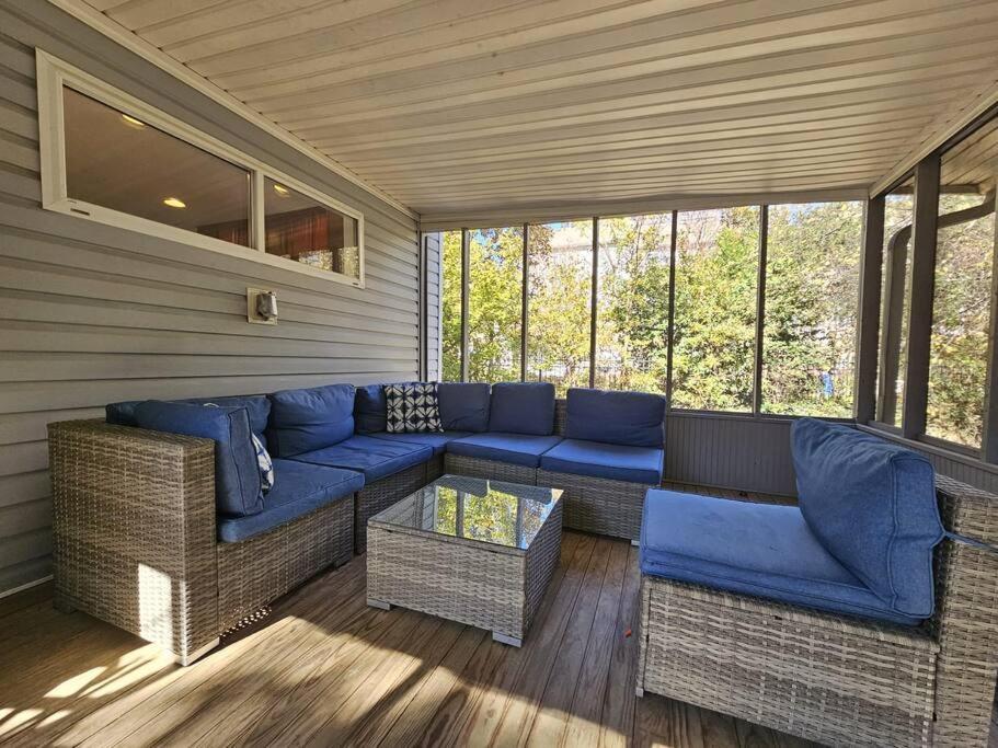 Gorgeous 2br With Private Backyard Atlanta