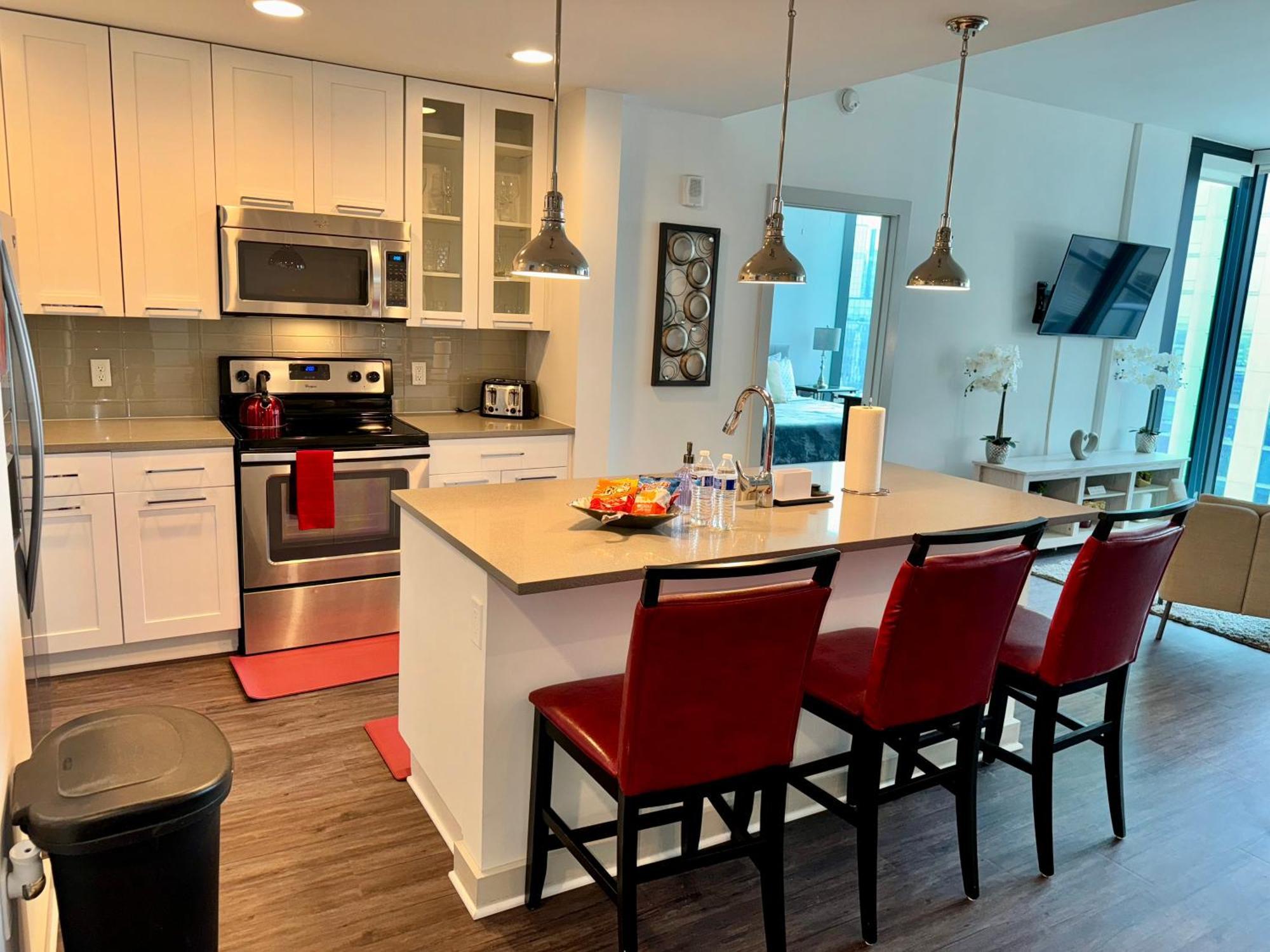 Ruby Retreat - Highrise! Balcony, Year-round Pool,city View *