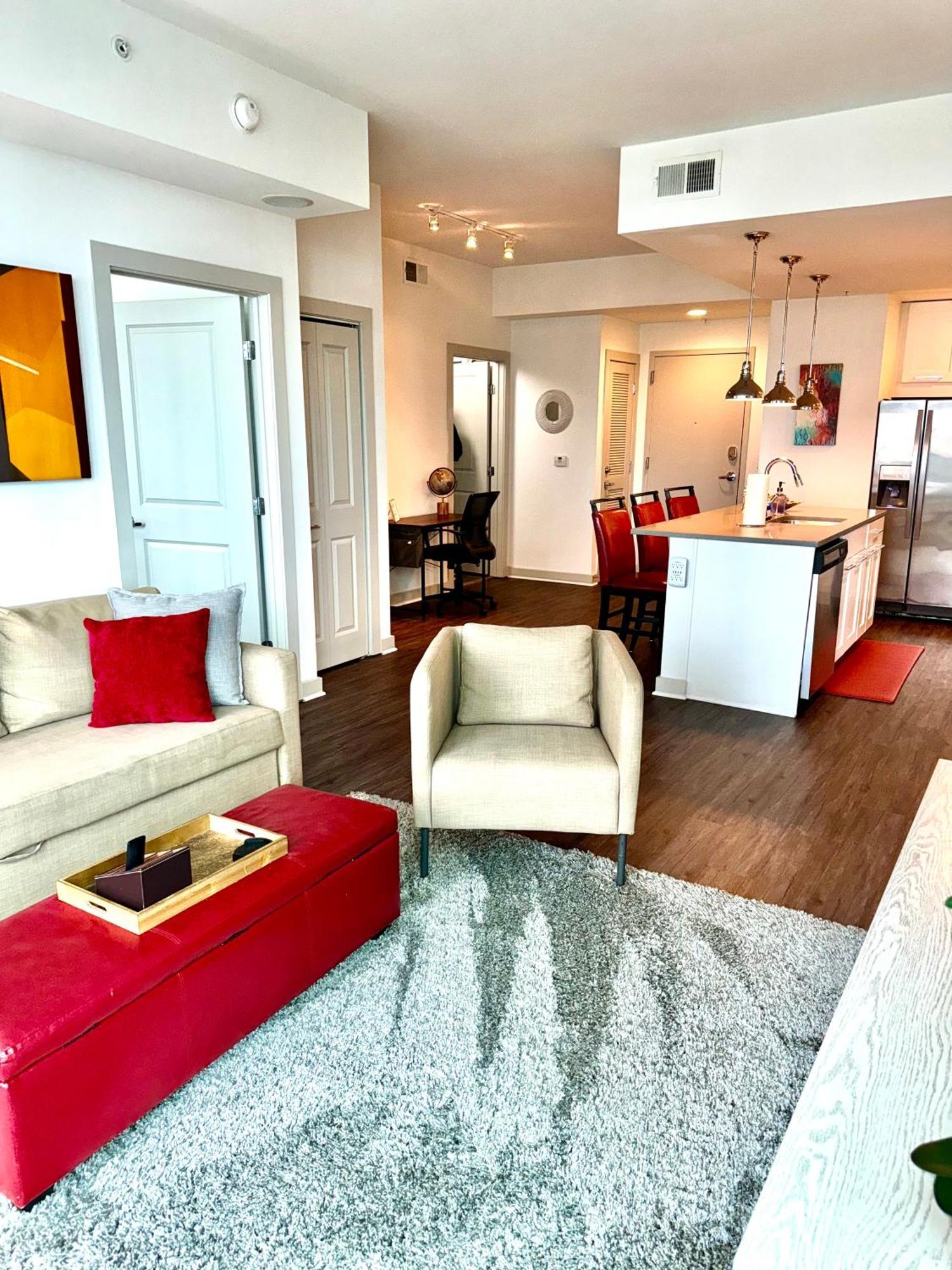 Apartment Ruby Retreat - Highrise! Balcony, Year-round Pool,city View