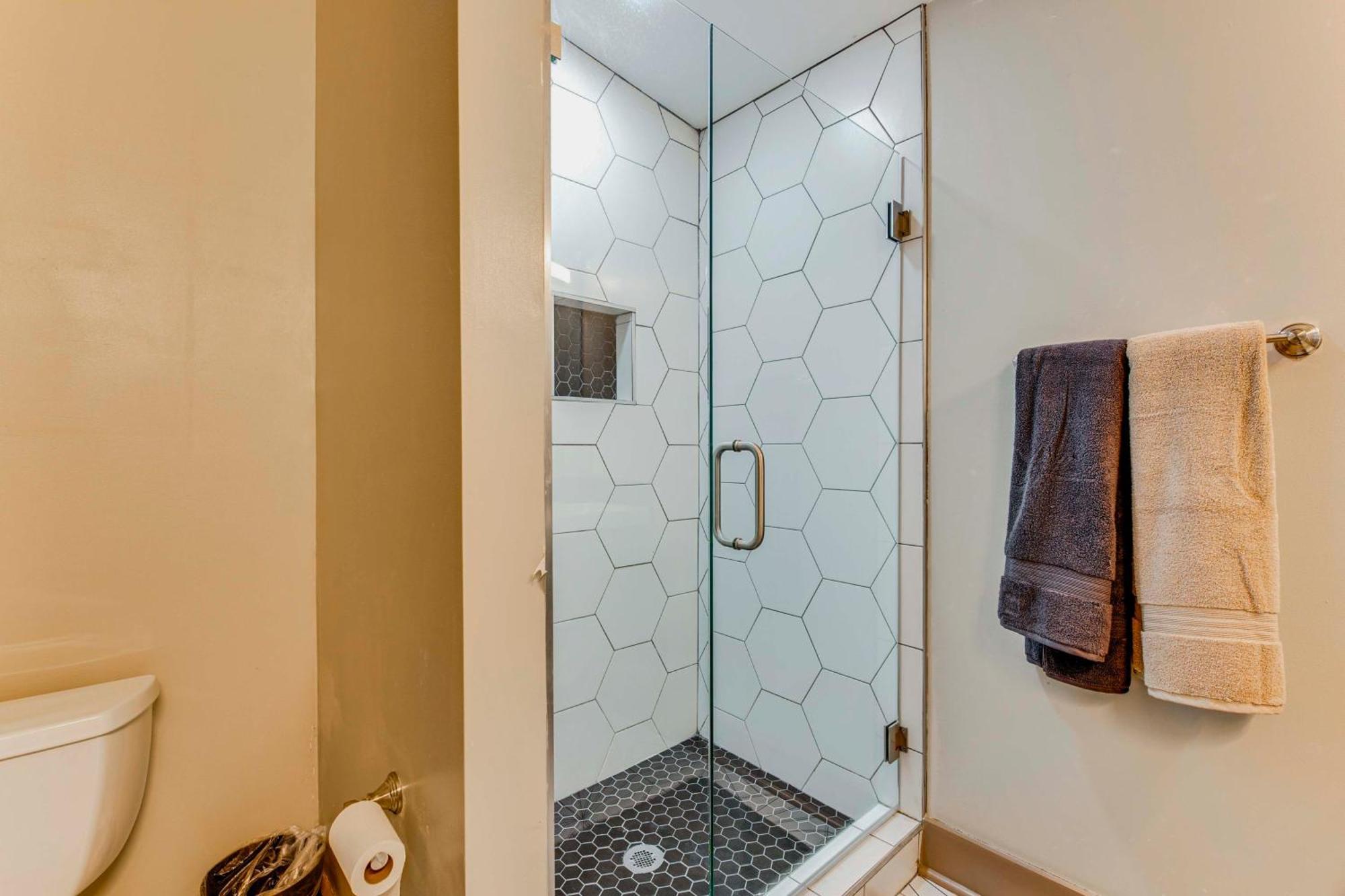 Chic Close To Downtown And Stadiums Holiday home