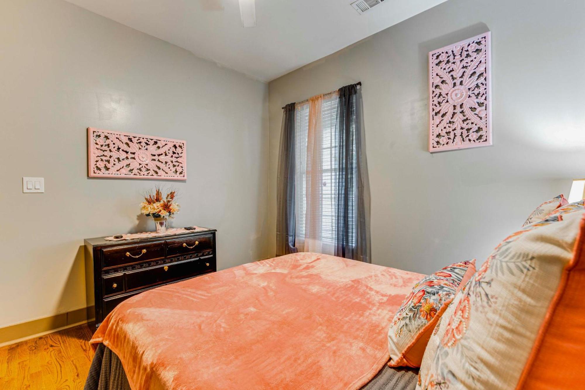 Chic Close To Downtown And Stadiums Holiday home *