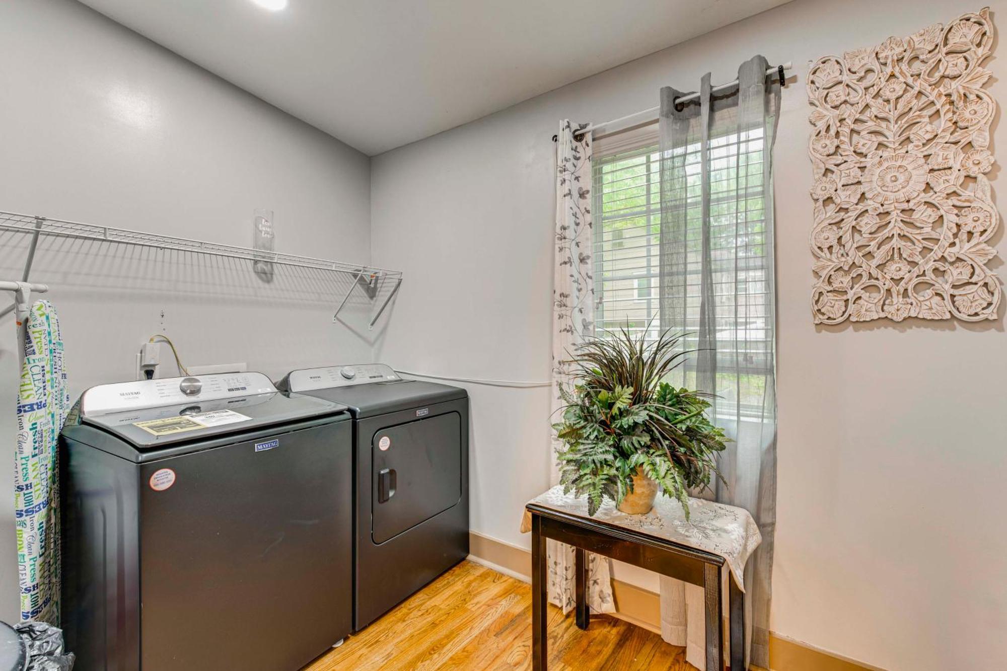 Chic Close To Downtown And Stadiums Holiday home
