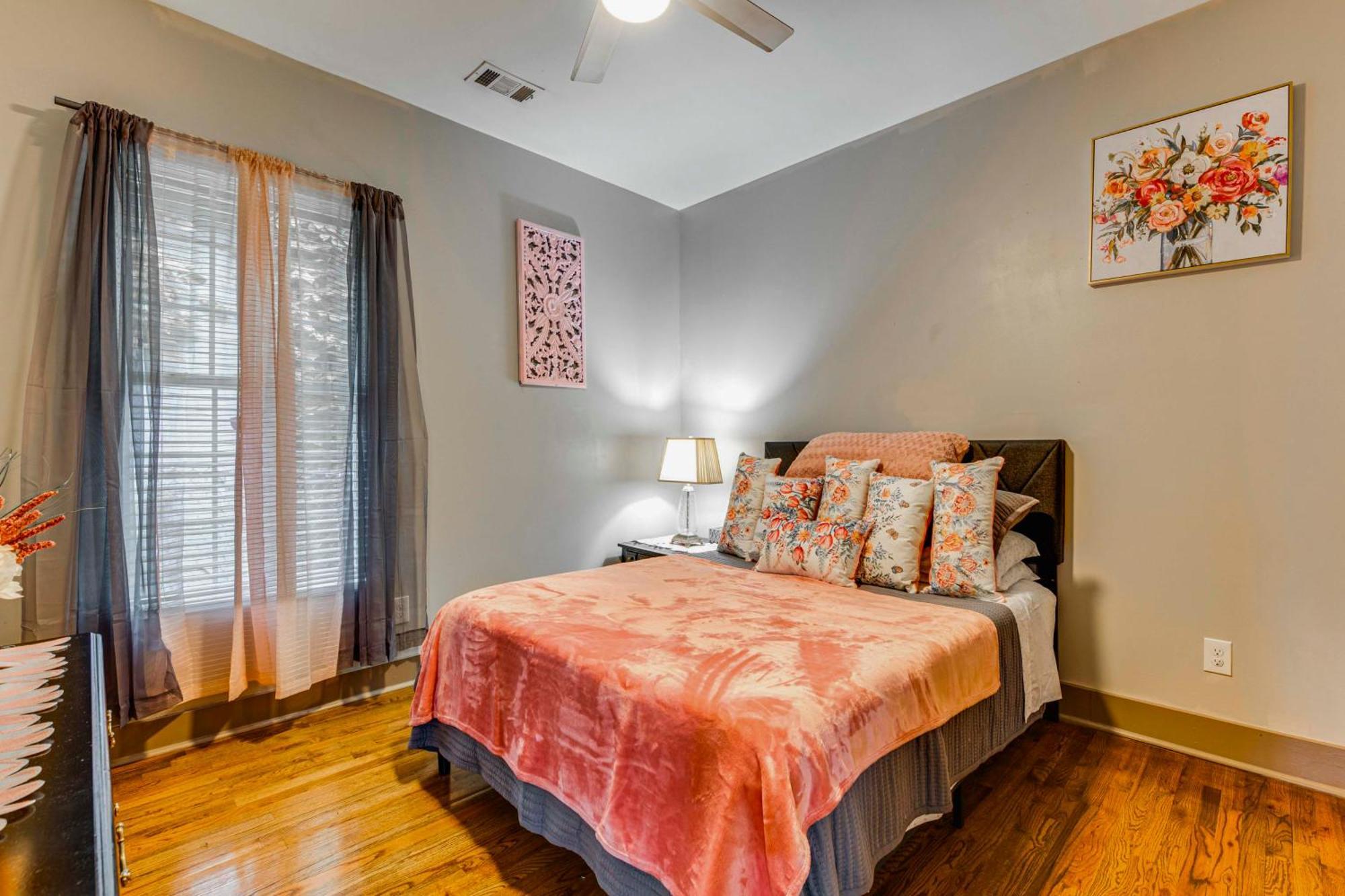 Holiday home Chic Close To Downtown And Stadiums