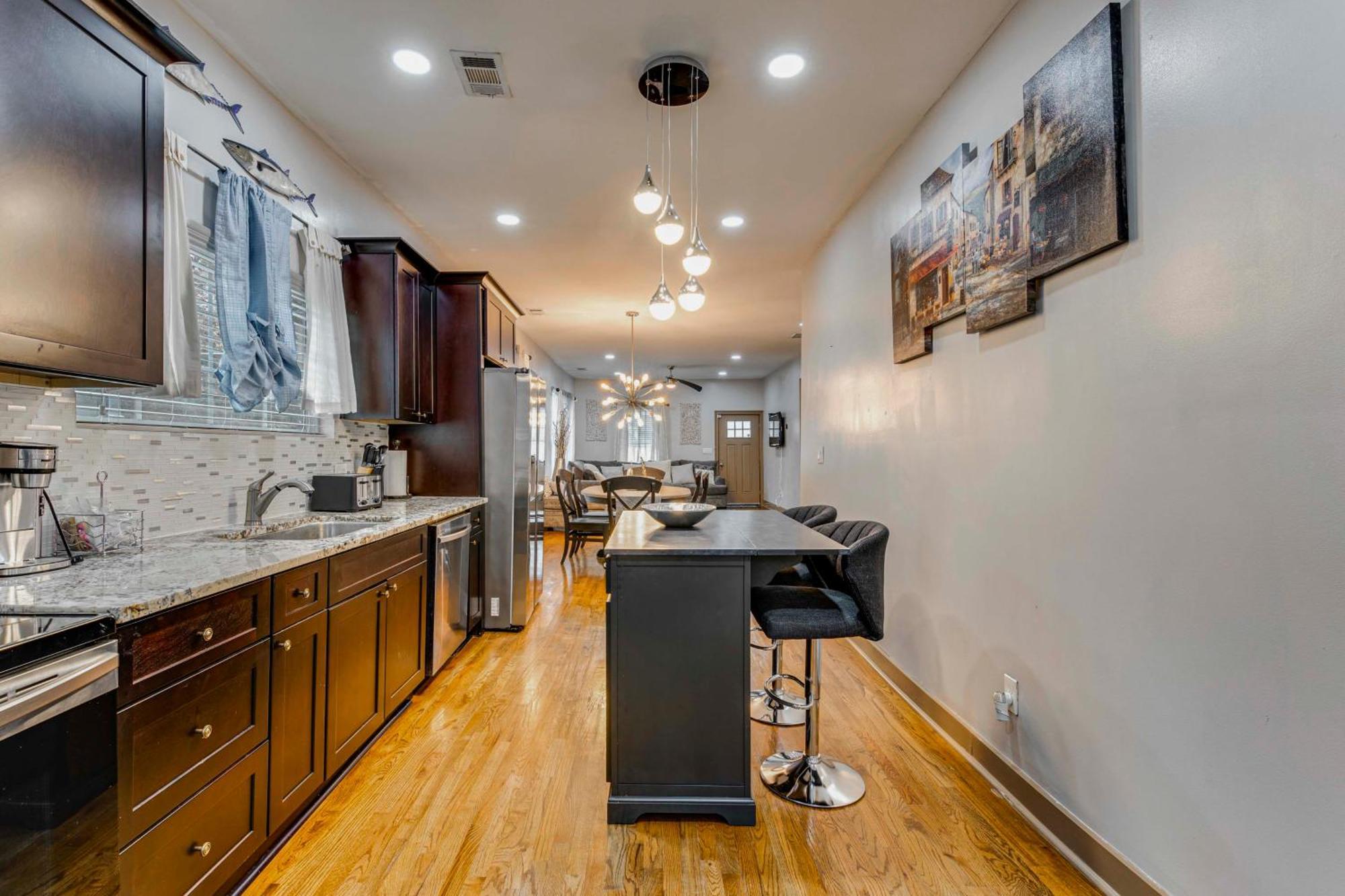 Chic Close To Downtown And Stadiums