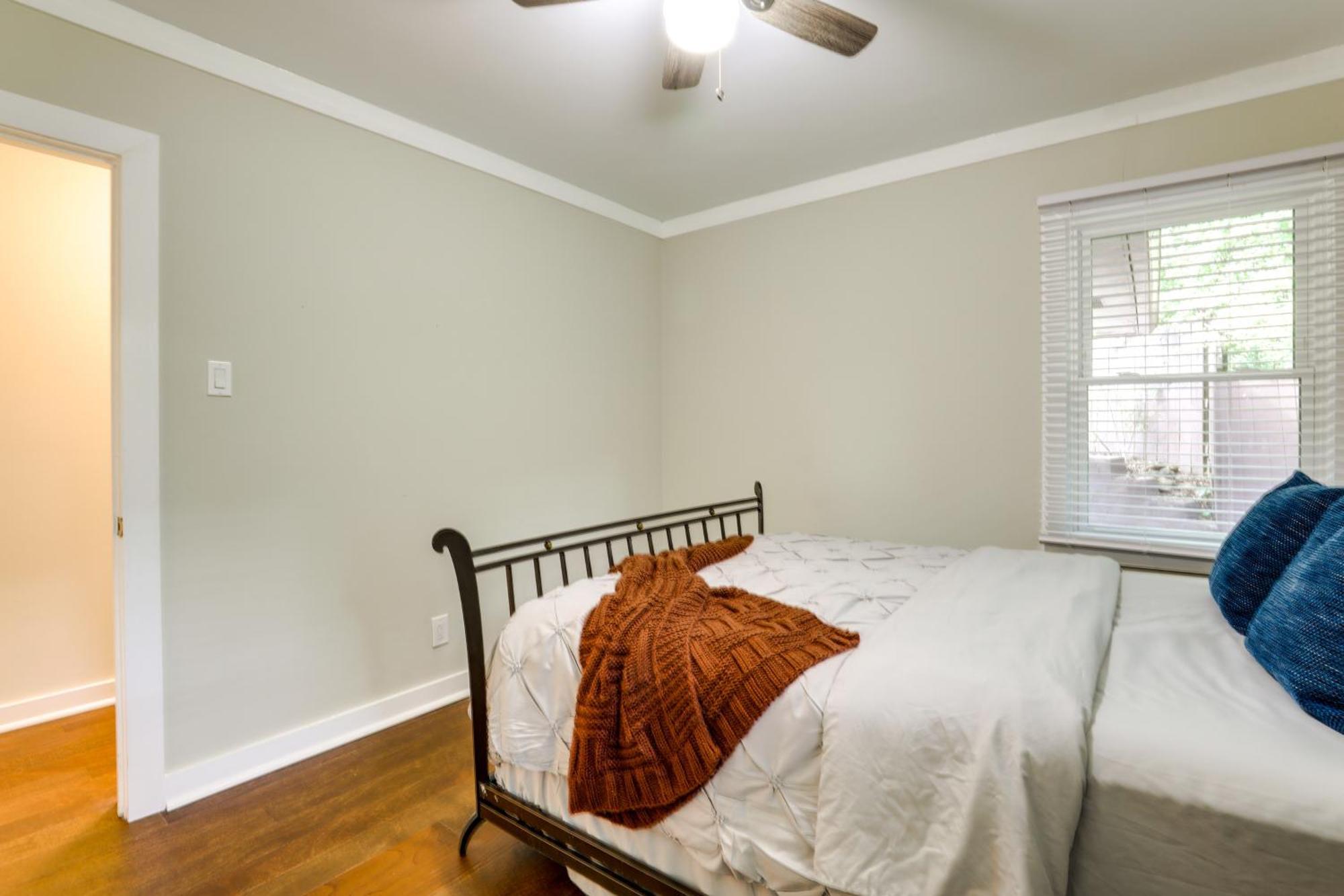Spacious With Yard About 9 Mi To Downtown