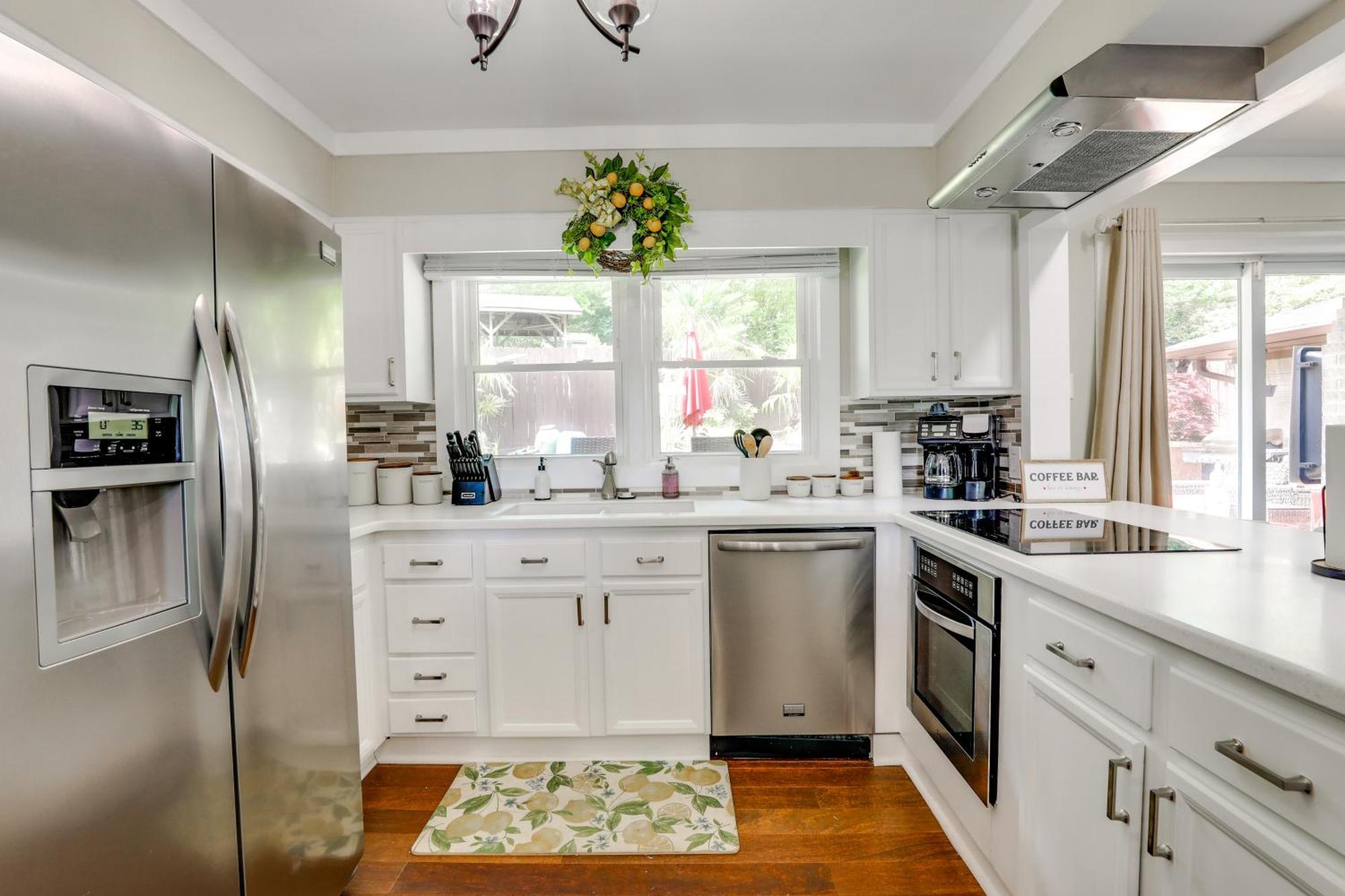 Holiday home Spacious With Yard About 9 Mi To Downtown