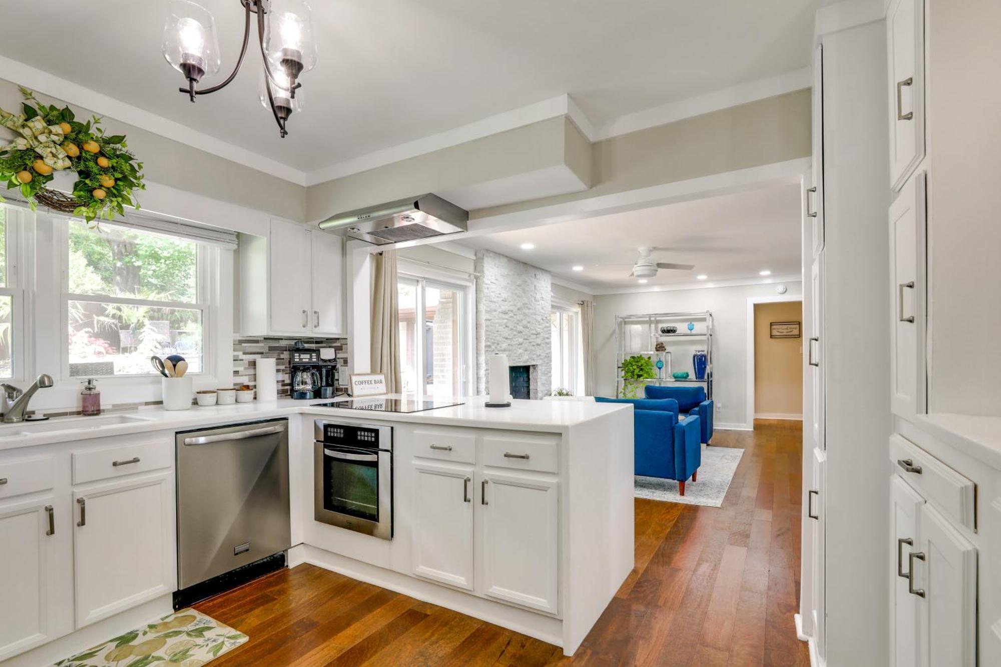Holiday home Spacious With Yard About 9 Mi To Downtown