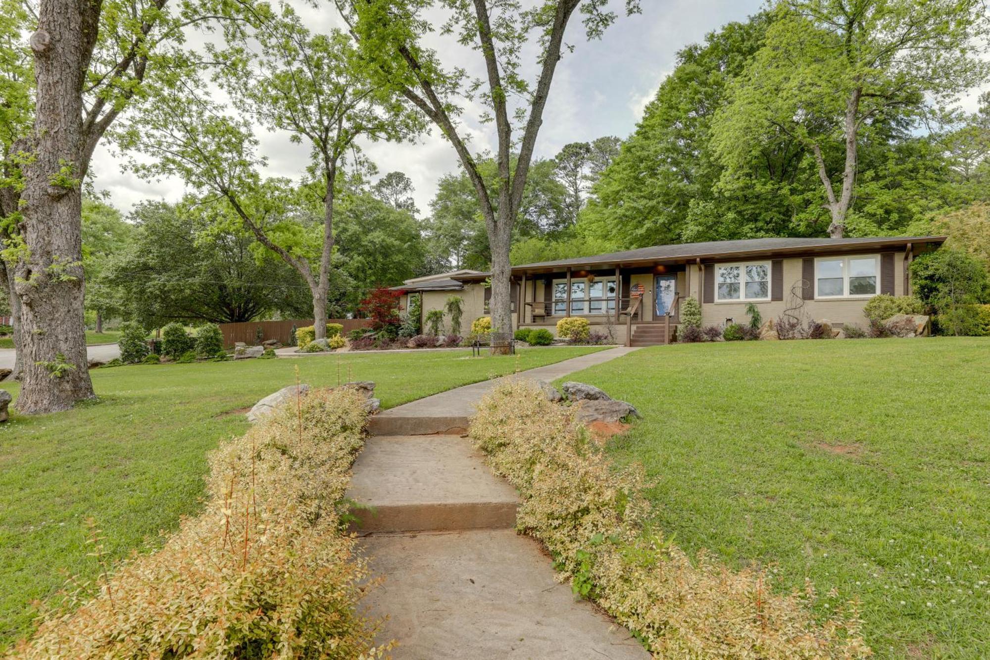 Spacious With Yard About 9 Mi To Downtown * Atlanta